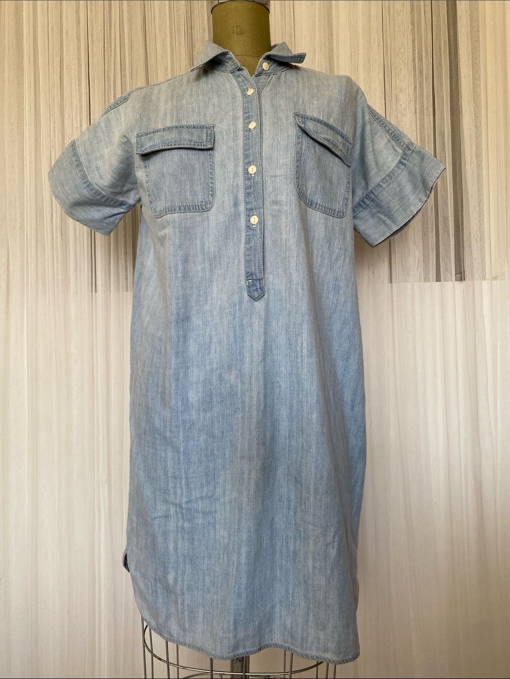 Chaps Light Wash Blue Denim Button-Up Shirt Size M
